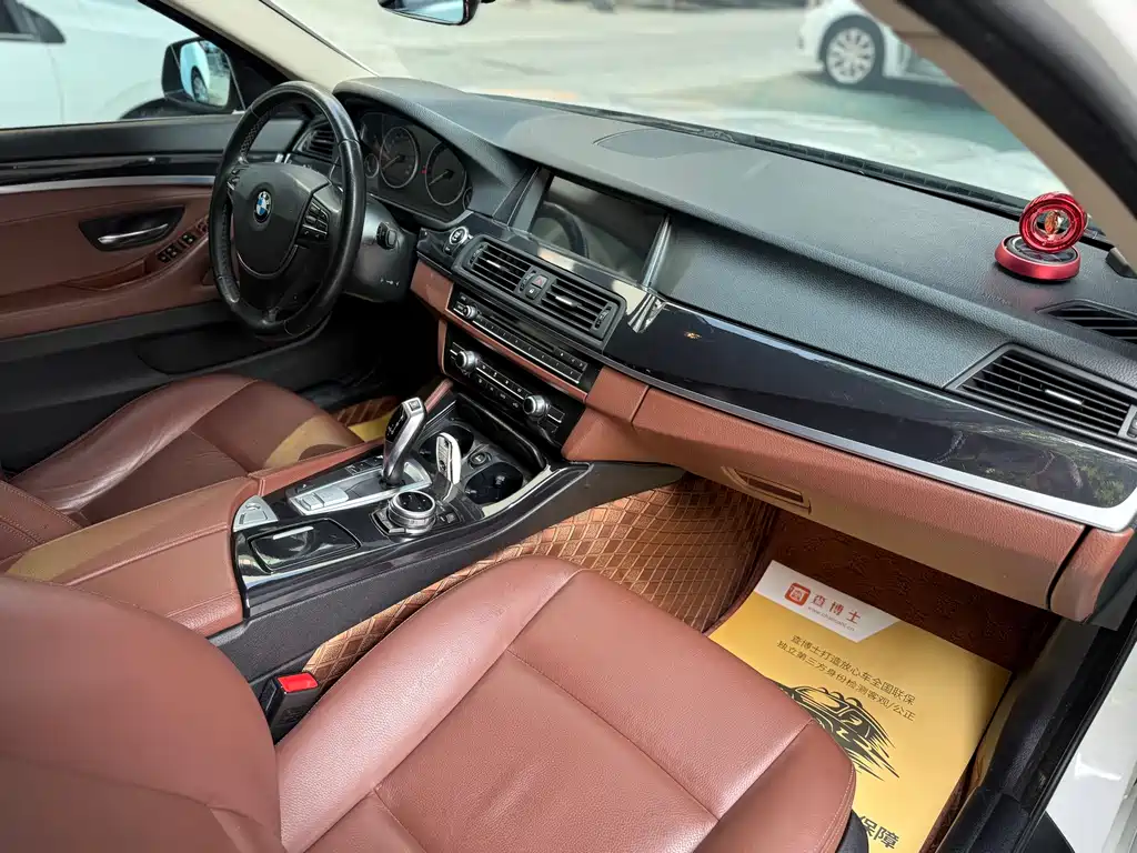 BMW 5 Series 2015 — фото 12