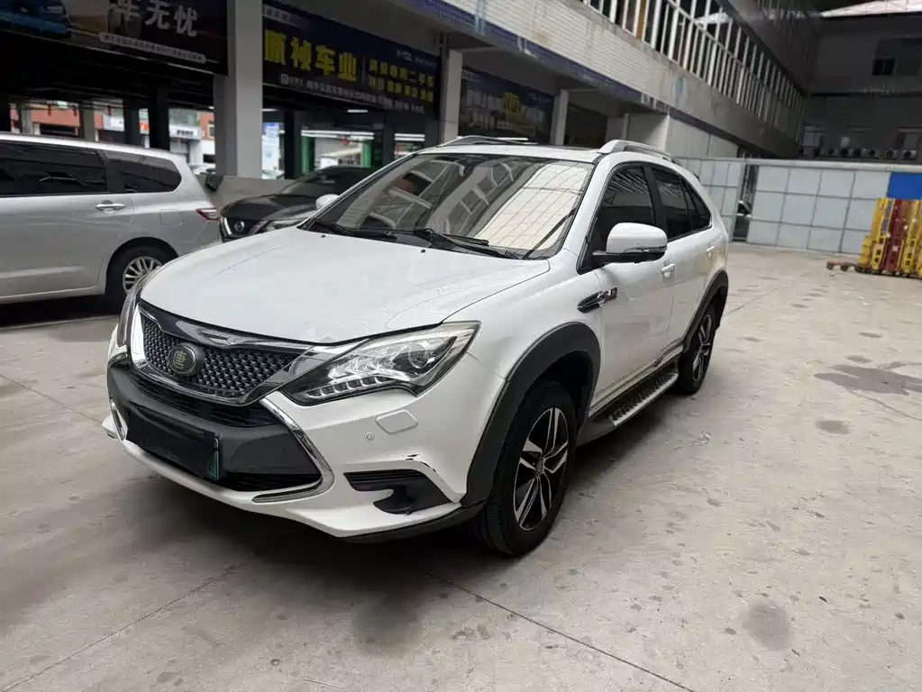 BYD Tang New Energy 2016 — фото 1