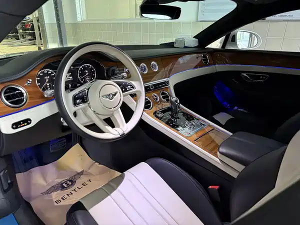 Bentley Continental 2021