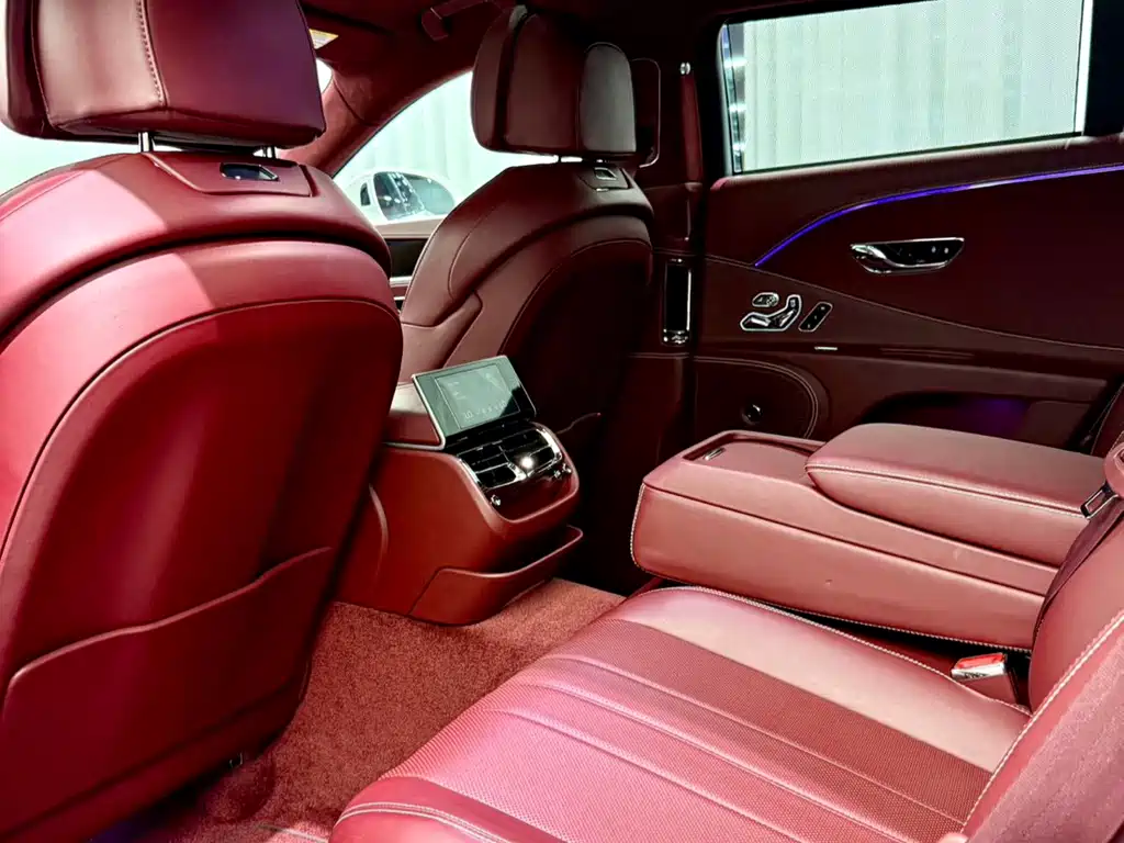 Bentley Flying Spur Plug-In Hybrid 2023 — фото 19