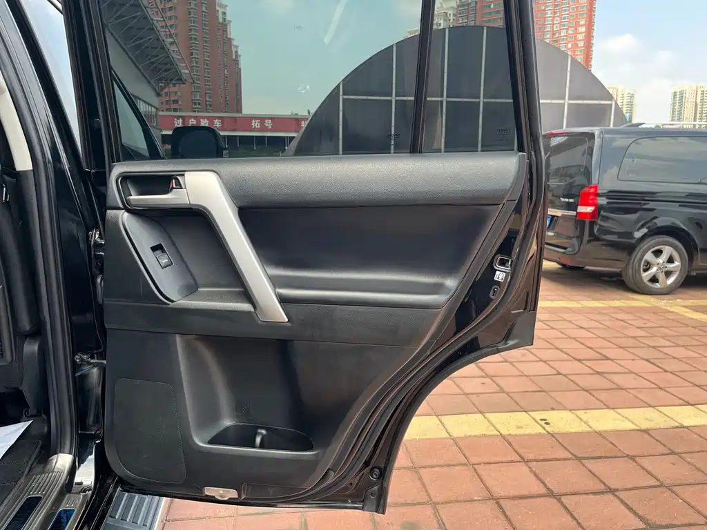 Toyota Prado 2019 — фото 30