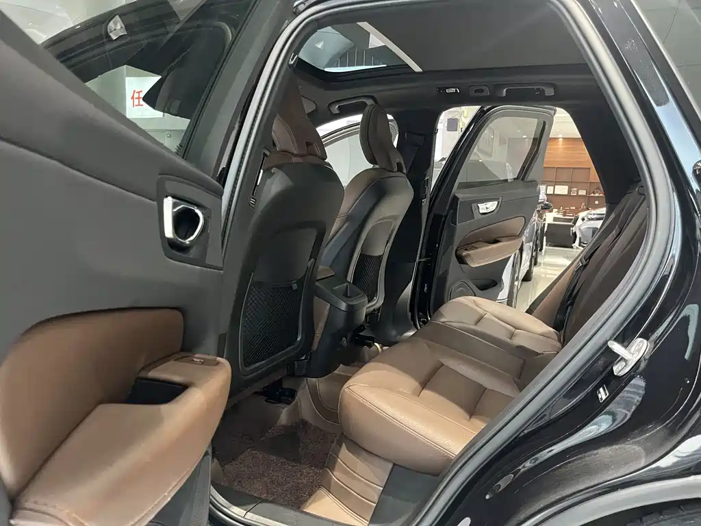 Volvo XC60 2025 — фото 9