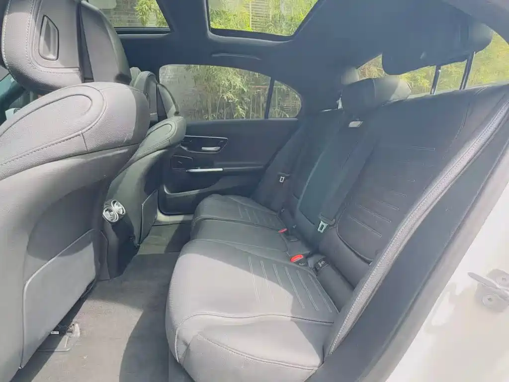 Mercedes-Benz C-Class 2024