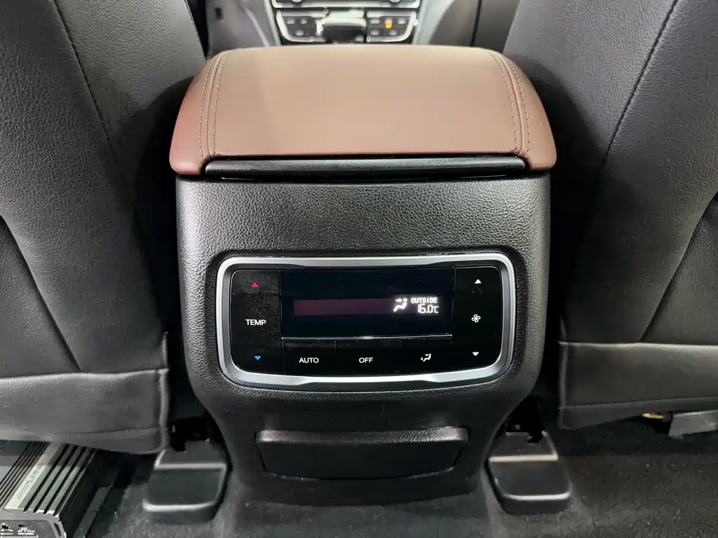 GAC Motor Trumpchi GS8 2017 — фото 12