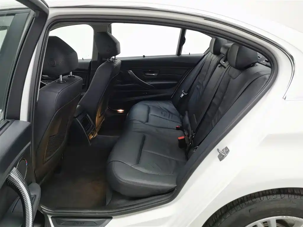 BMW 3 Series 2015 — фото 15
