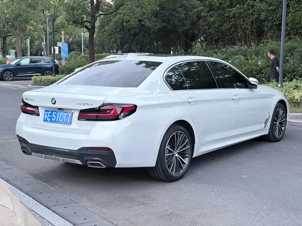 BMW 5 Series 2023 — фото 12