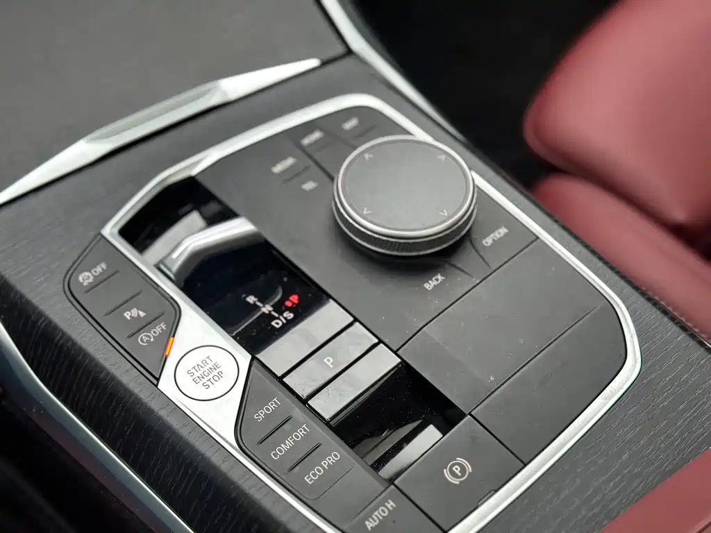 BMW 3 Series 2025 — фото 16