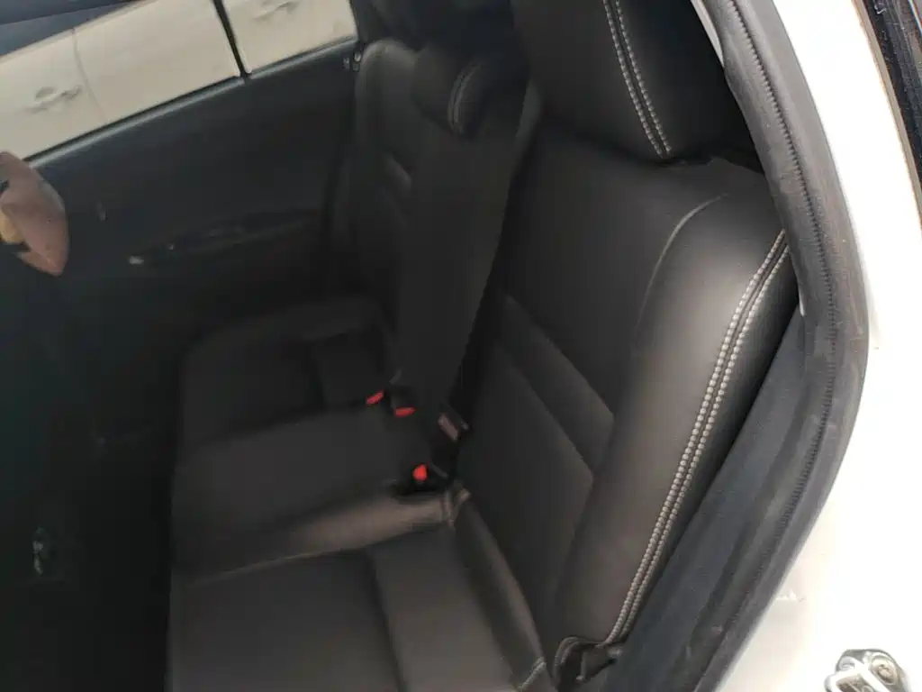Toyota Yaris L 2023 — фото 17