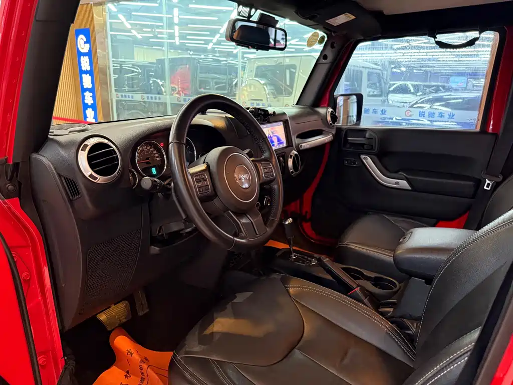 Jeep Wrangler 2018 — фото 13