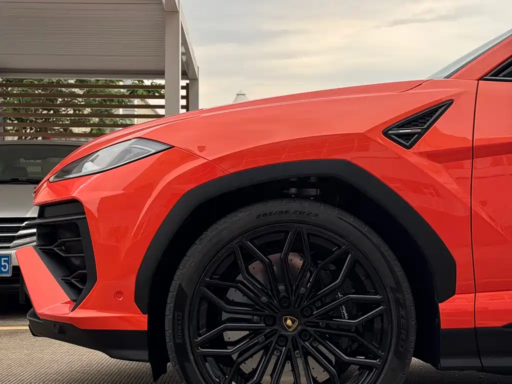 Lamborghini Urus SE 2026 — фото 4