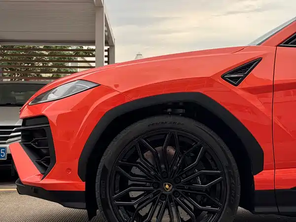Lamborghini Urus SE 2025