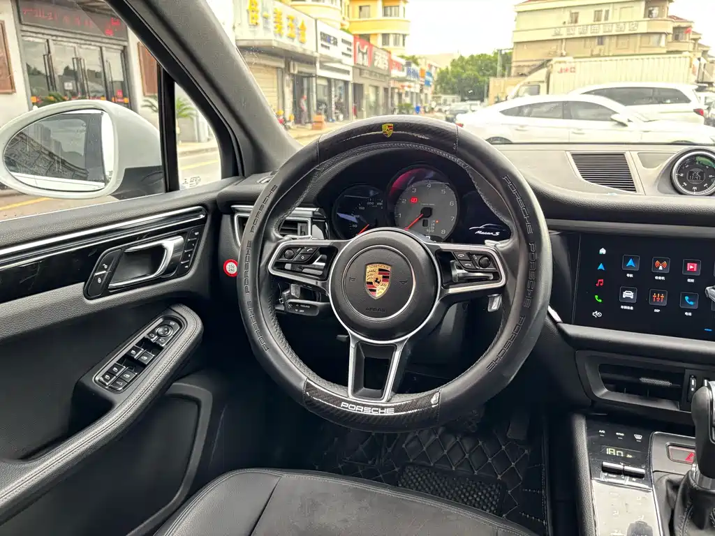 Porsche Macan 2016 — фото 14