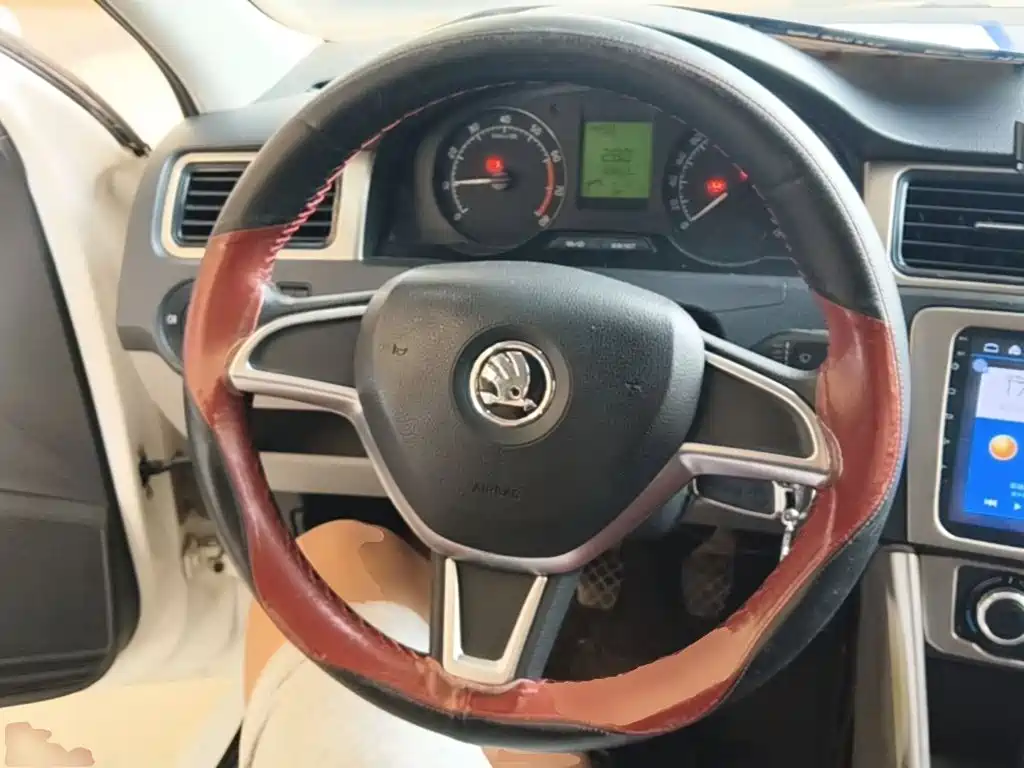 Skoda Rapid 2017 — фото 11