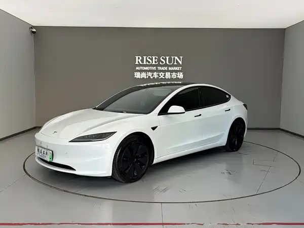 Tesla Model 3 2024