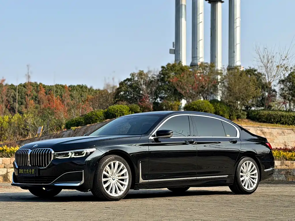 BMW 7 Series 2021 — фото 1