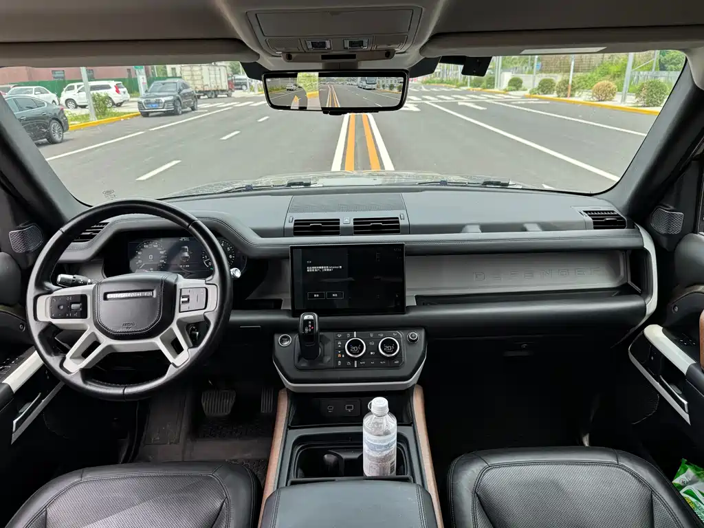 Land Rover Defender 2022 — фото 20