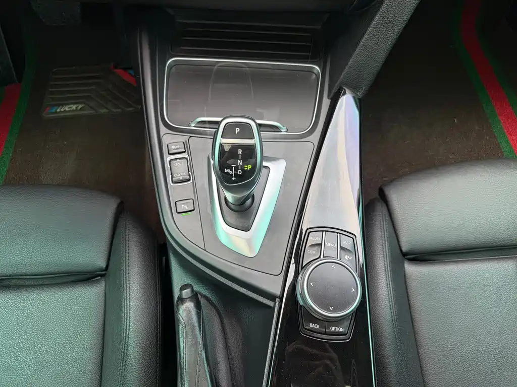 BMW 3 Series 2018 — фото 13