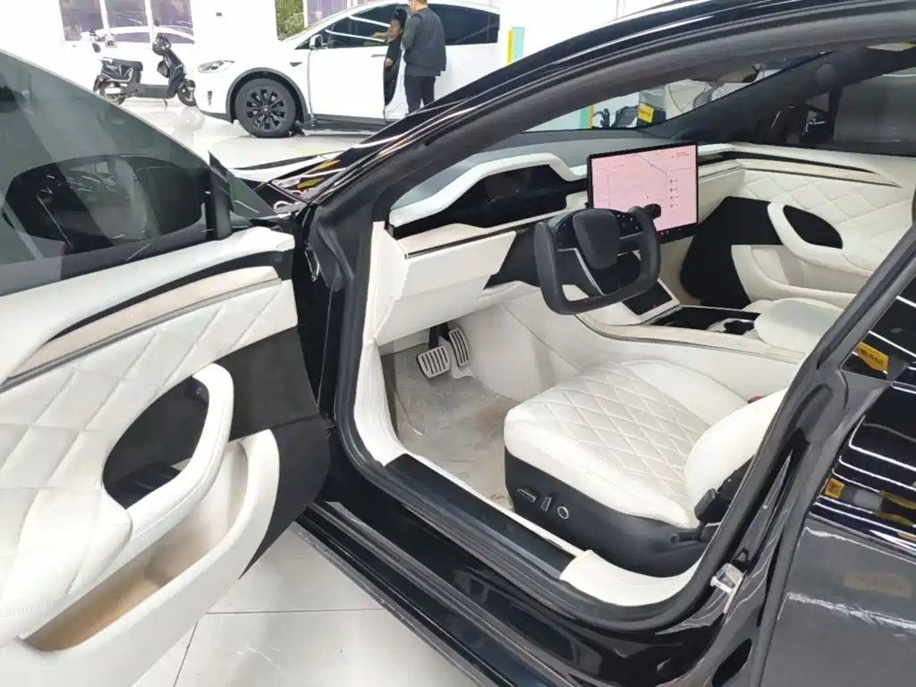 Tesla Model S 2023 — фото 16