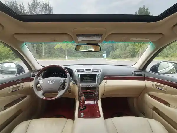 Lexus LS 2006
