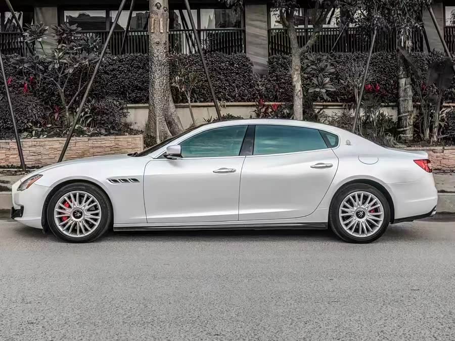 Maserati Quattroporte 2013