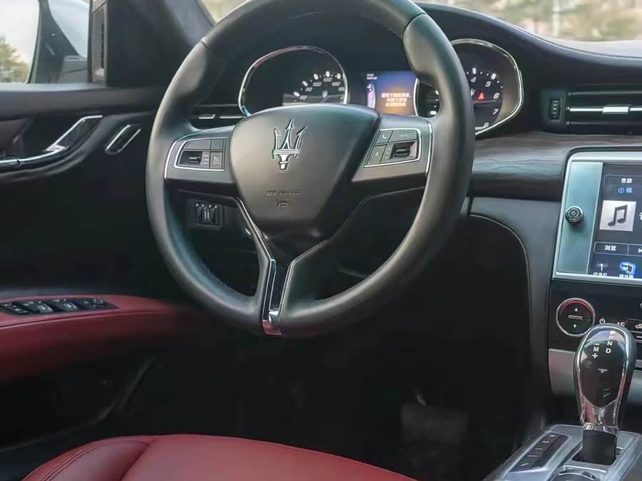 Maserati Quattroporte 2013