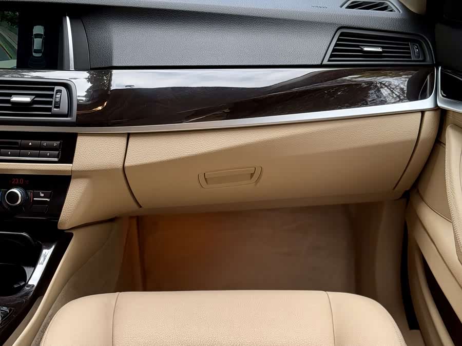 BMW 5 Series 2014 — фото 11