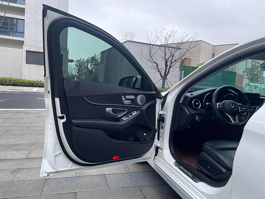 Mercedes-Benz C-Class 2019 — фото 11