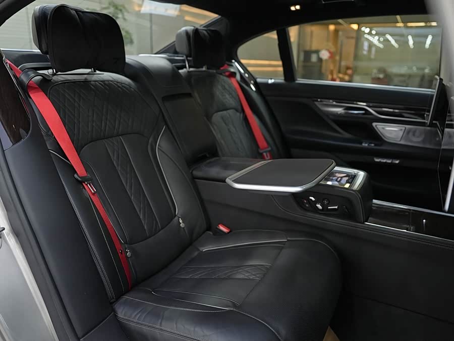 BMW 7 Series 2016 — фото 26