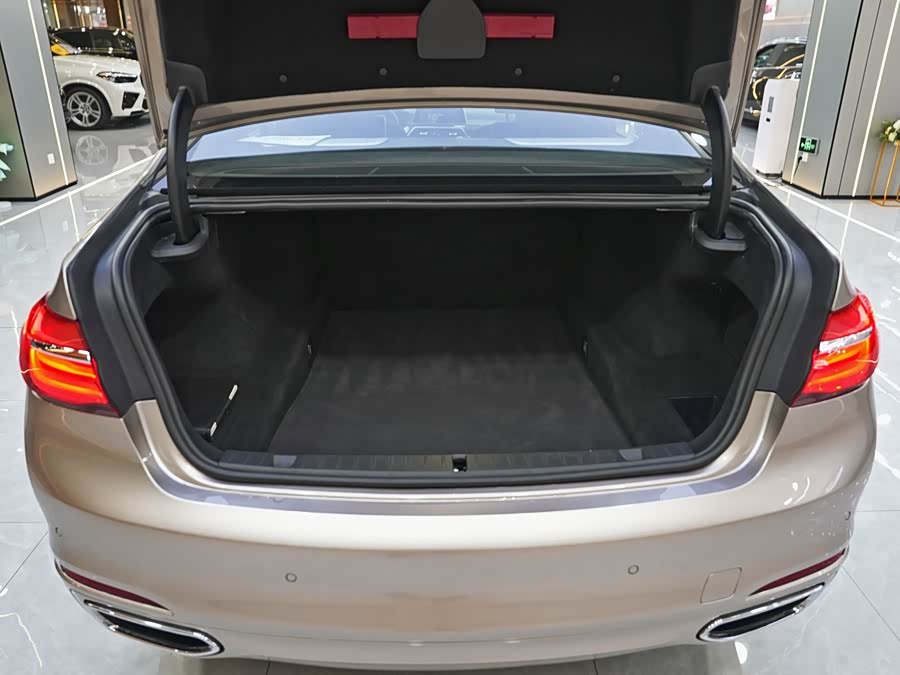 BMW 7 Series 2016 — фото 11