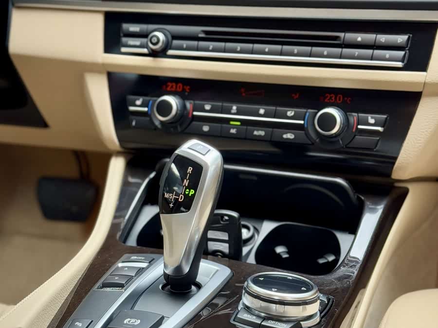 BMW 5 Series 2014 — фото 10