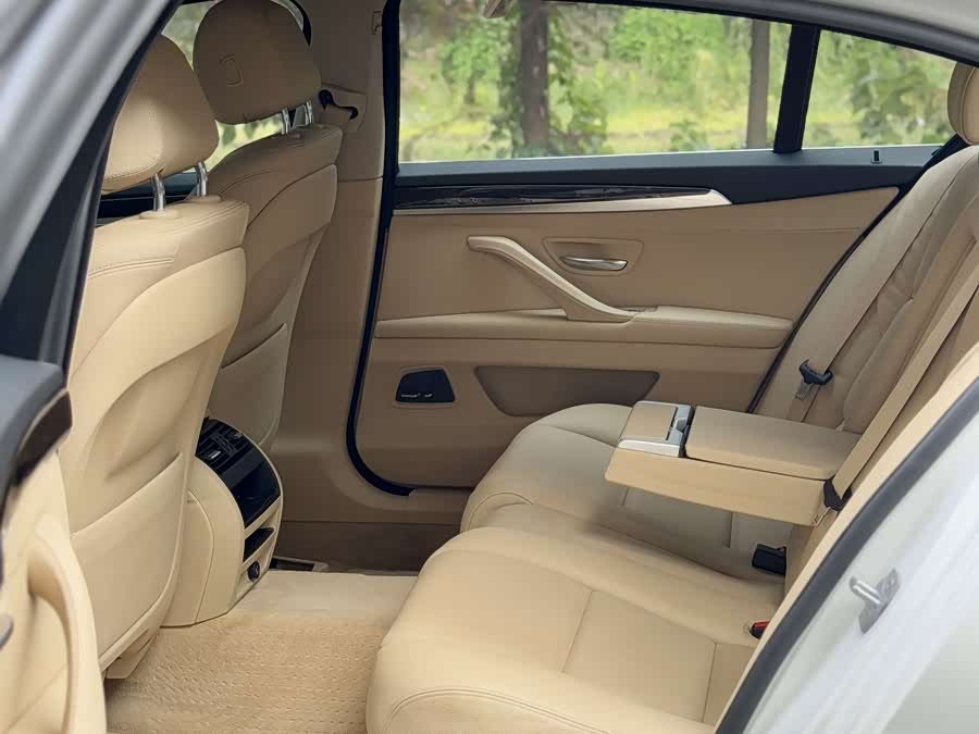 BMW 5 Series 2014 — фото 19