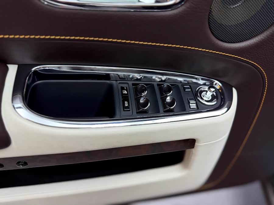 Rolls-Royce Ghost 2015 — фото 15