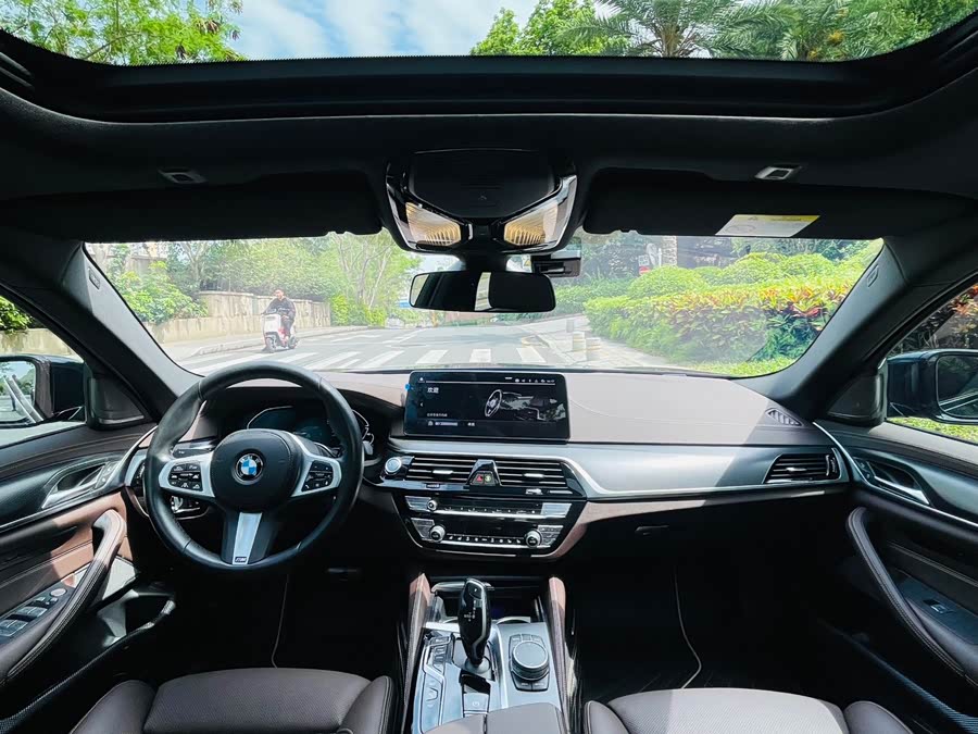 BMW 5 Series New Energy 2021 — фото 10