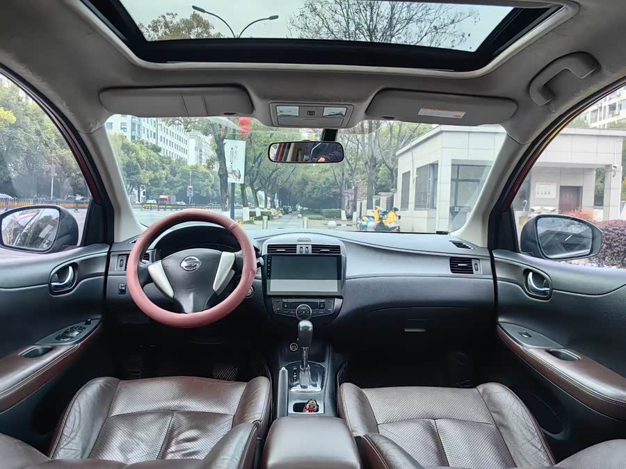 Nissan Tiida 2014