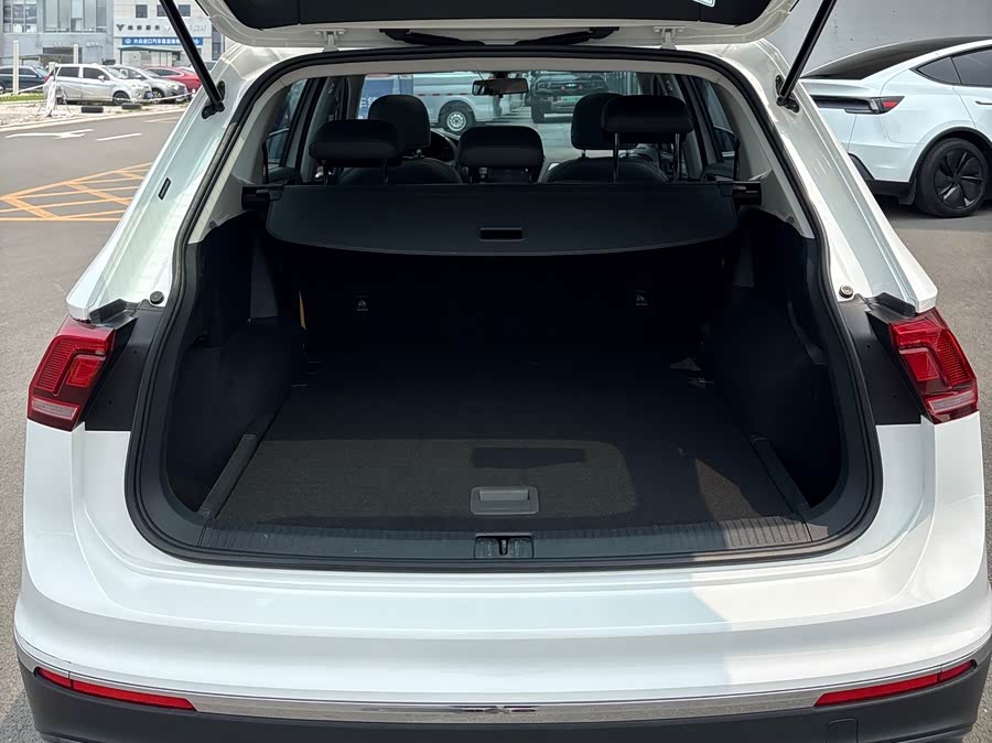 Volkswagen Tiguan L 2019 — фото 15