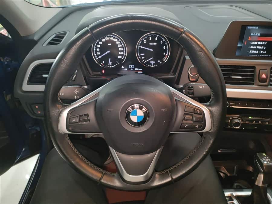 BMW 1 Series 2018 — фото 11