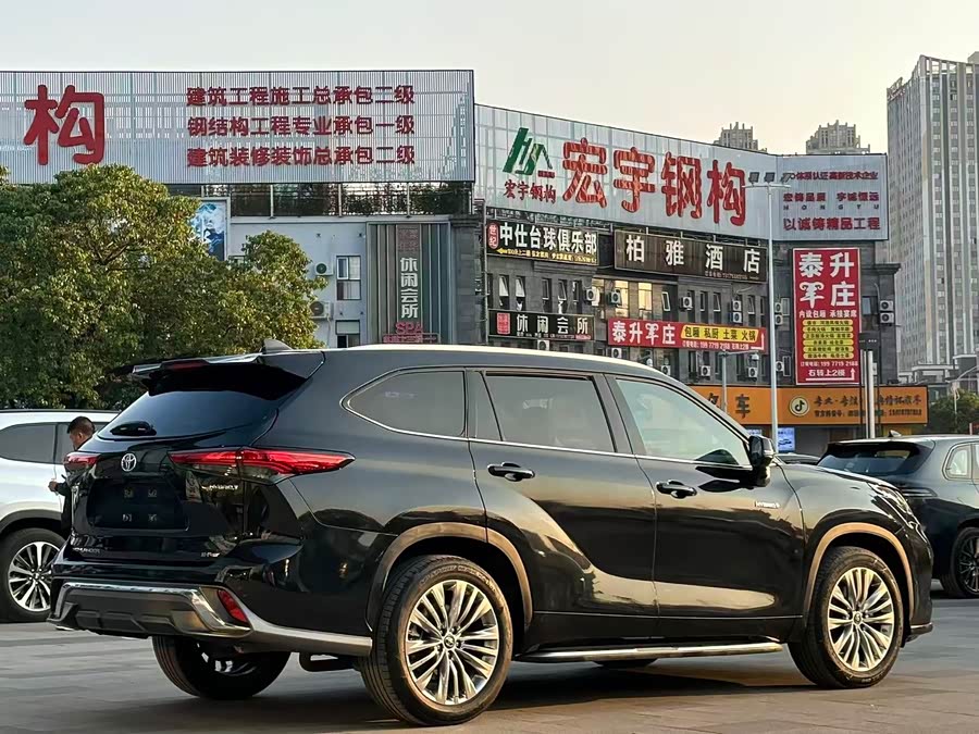 Toyota Highlander 2022 — фото 14