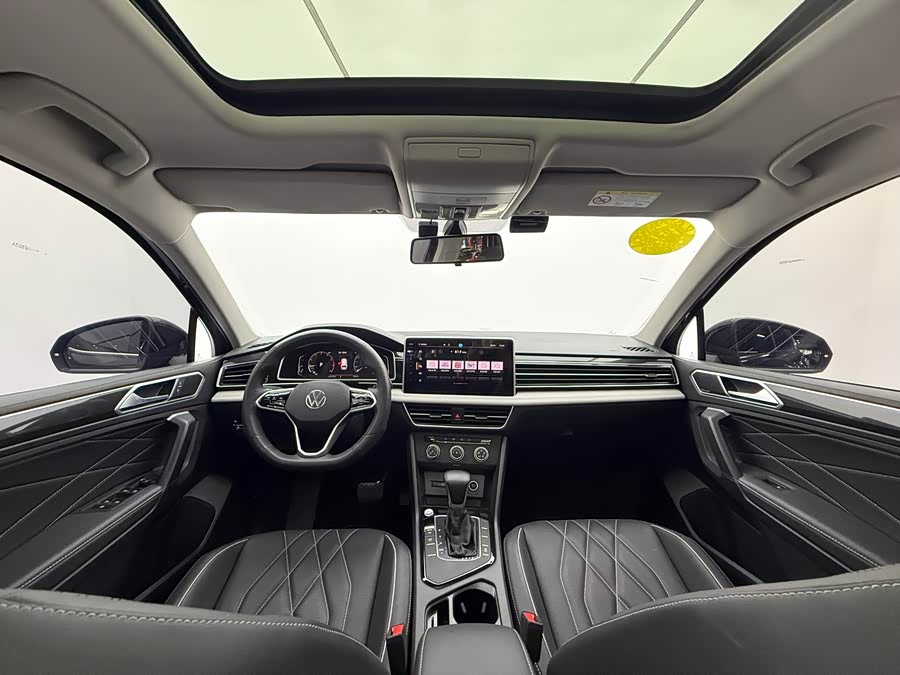 Volkswagen Tiguan L 2023 — фото 8