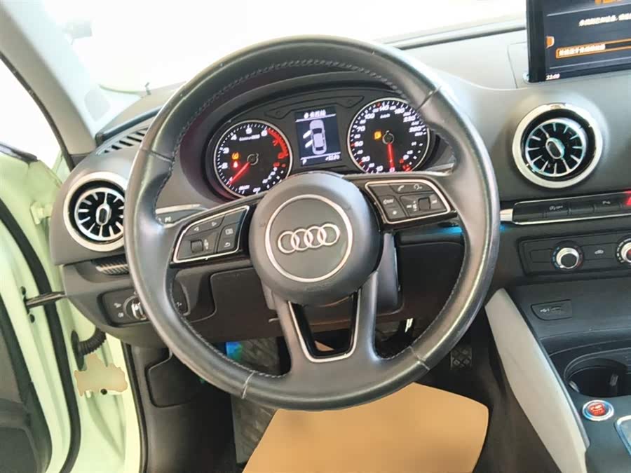Audi A3 2018 — фото 11
