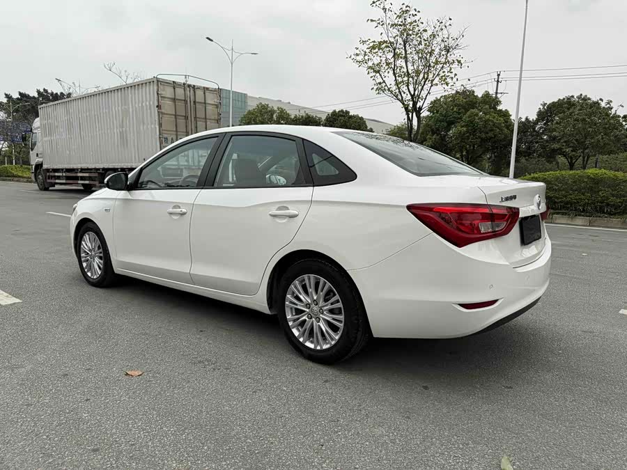 Buick Excelle 2015 — фото 9