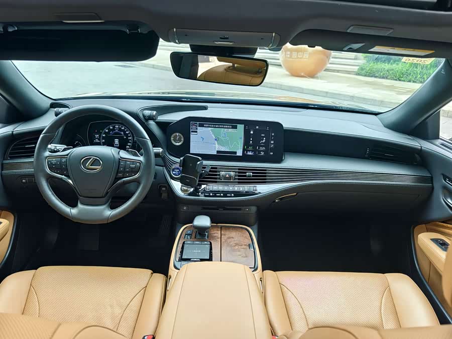 Lexus LS 2021