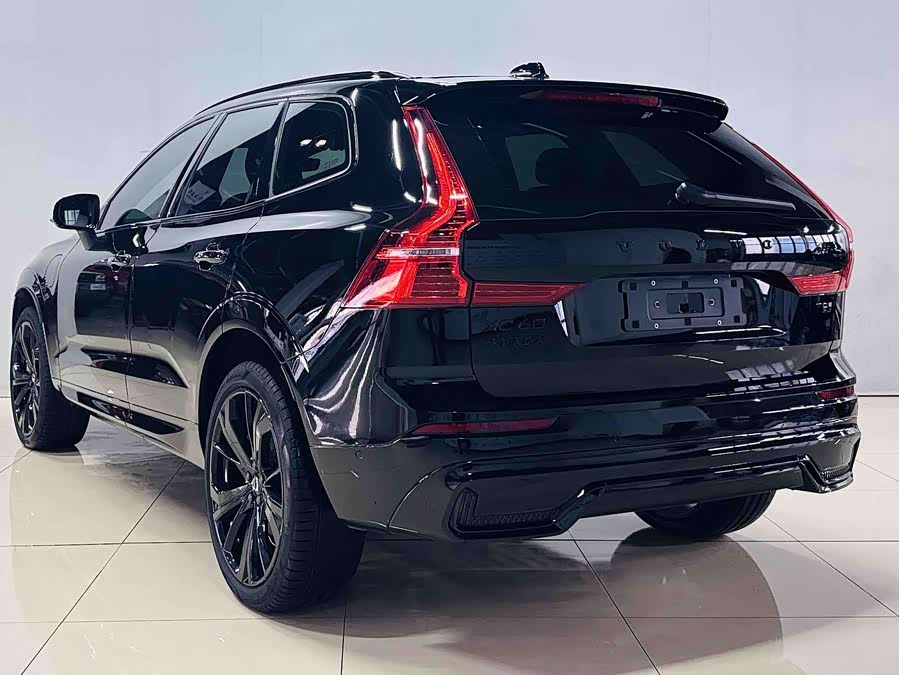 Volvo XC60 Plug-In Hybrid 2025 — фото 8