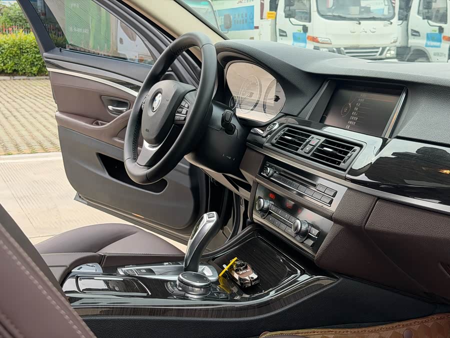 BMW 5 Series 2014 — фото 12