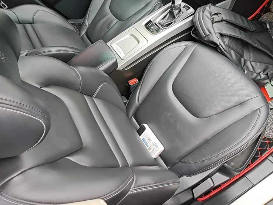 Luxgen You6 SUV 2015 — фото 25