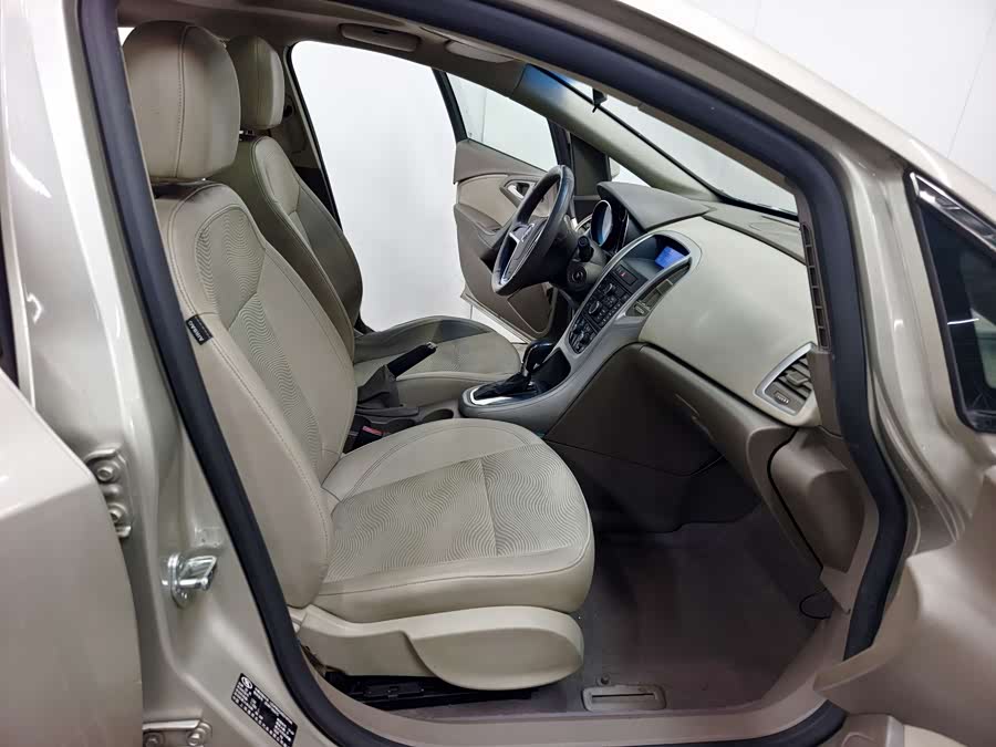 Buick Excelle GT 2013 — фото 14