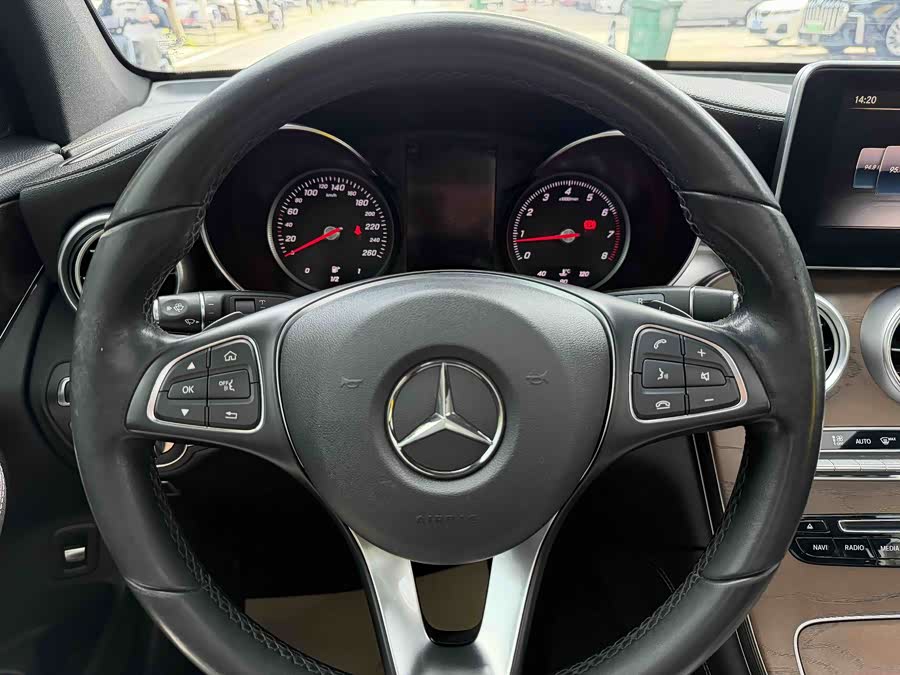 Mercedes-Benz GLC 2017 — фото 11