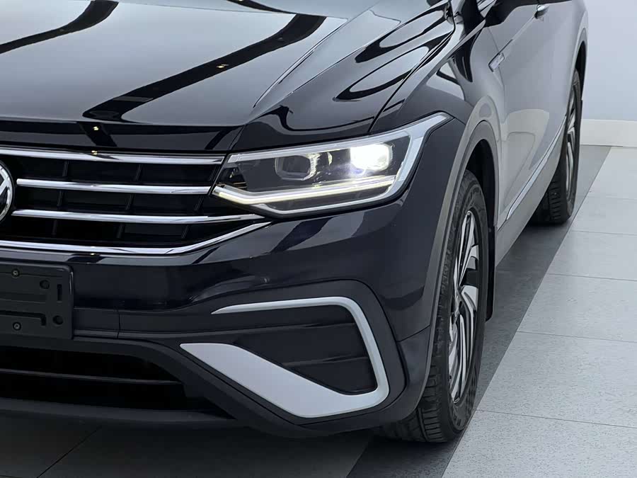 Volkswagen Tiguan L 2023 — фото 22