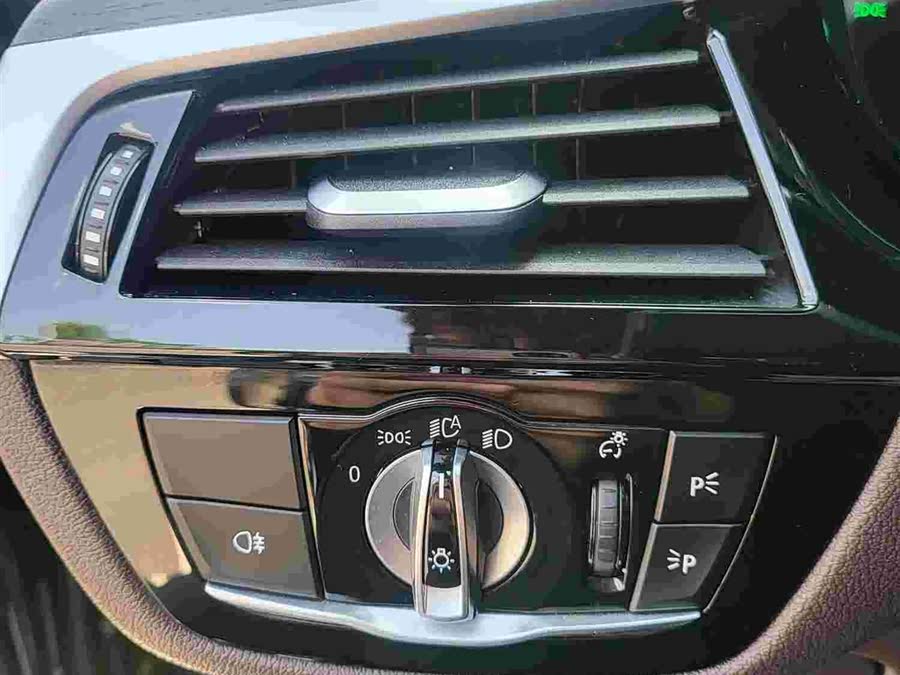 BMW 5 Series 2022 — фото 9