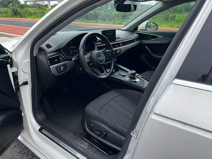 Audi A4L 2018