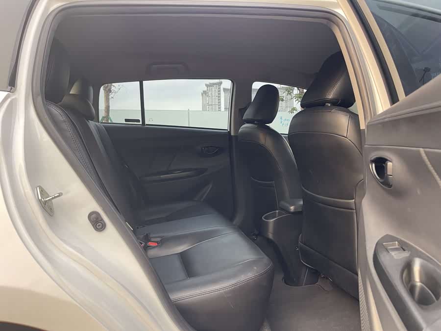 Toyota Yaris L 2020 — фото 13